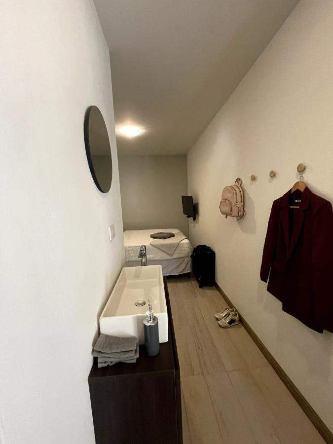 ホテル Nina'S - Juan Santamaria アラフエラ エクステリア 写真