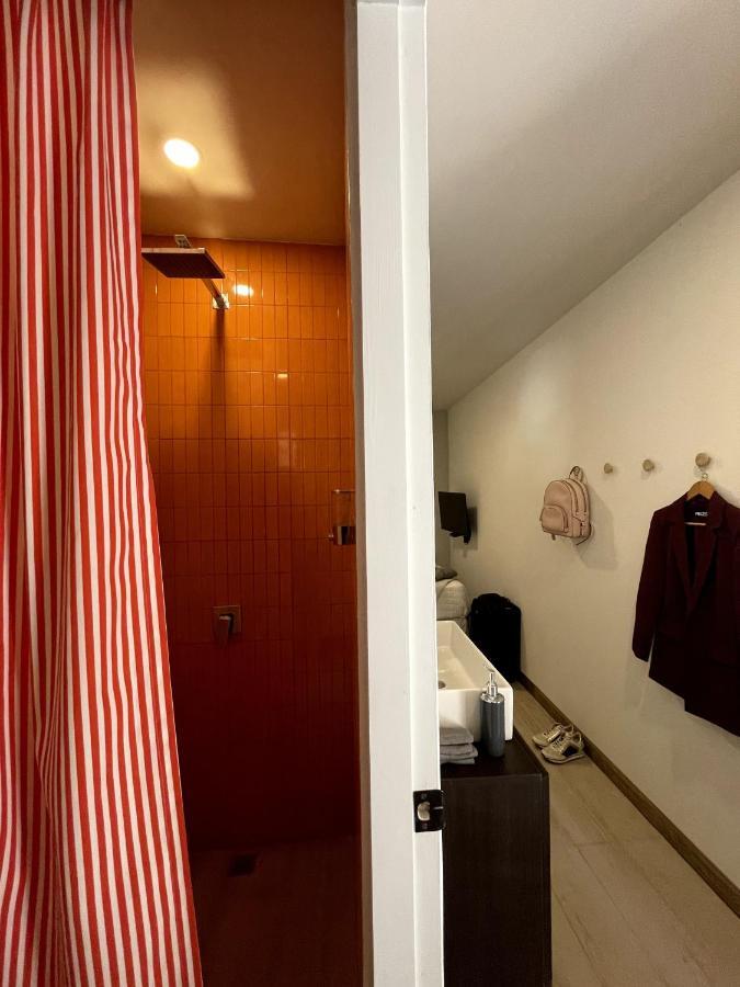 ホテル Nina'S - Juan Santamaria アラフエラ エクステリア 写真